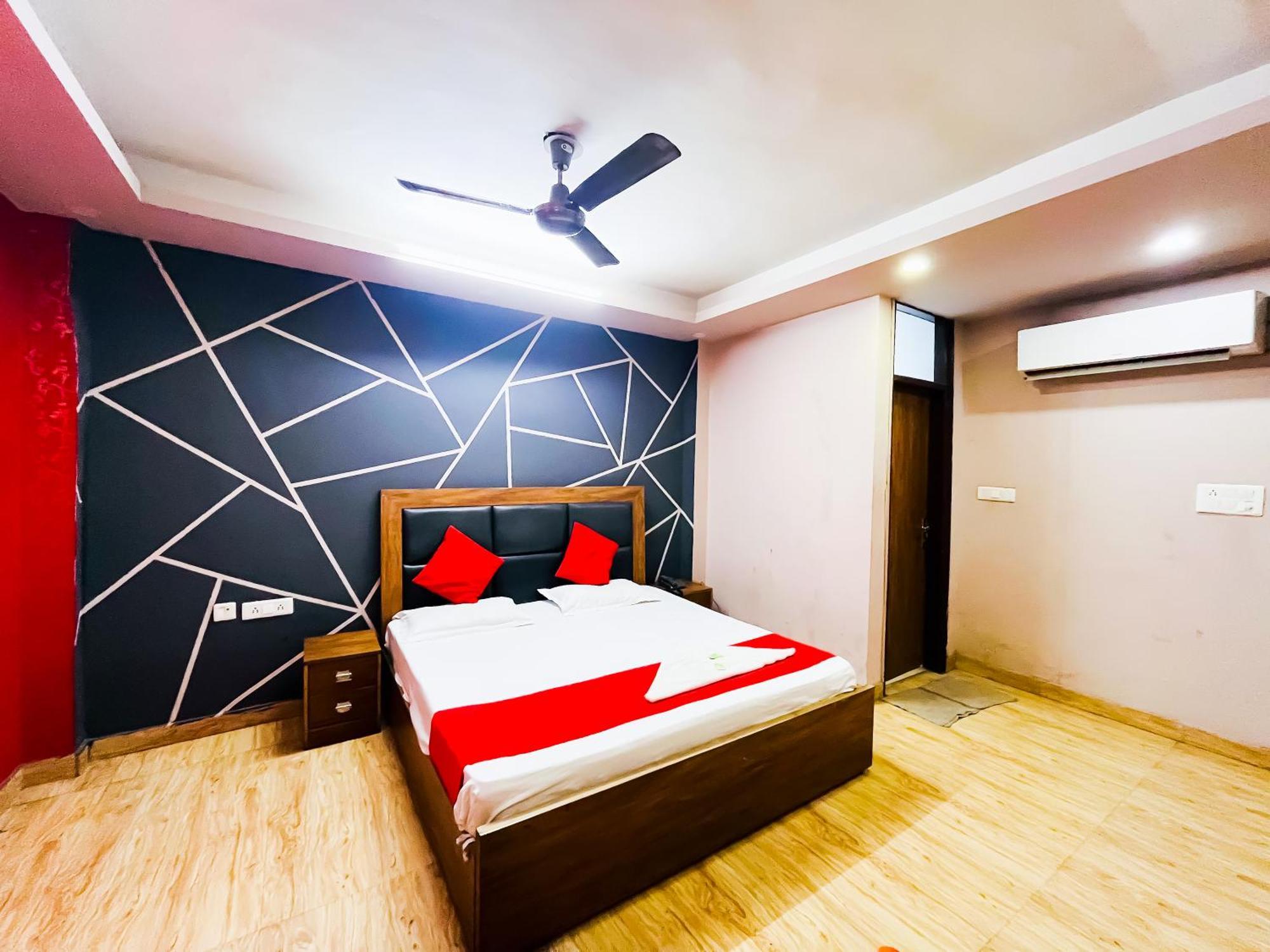 Hotel Classic - Nizamuddin Dargah Hotel